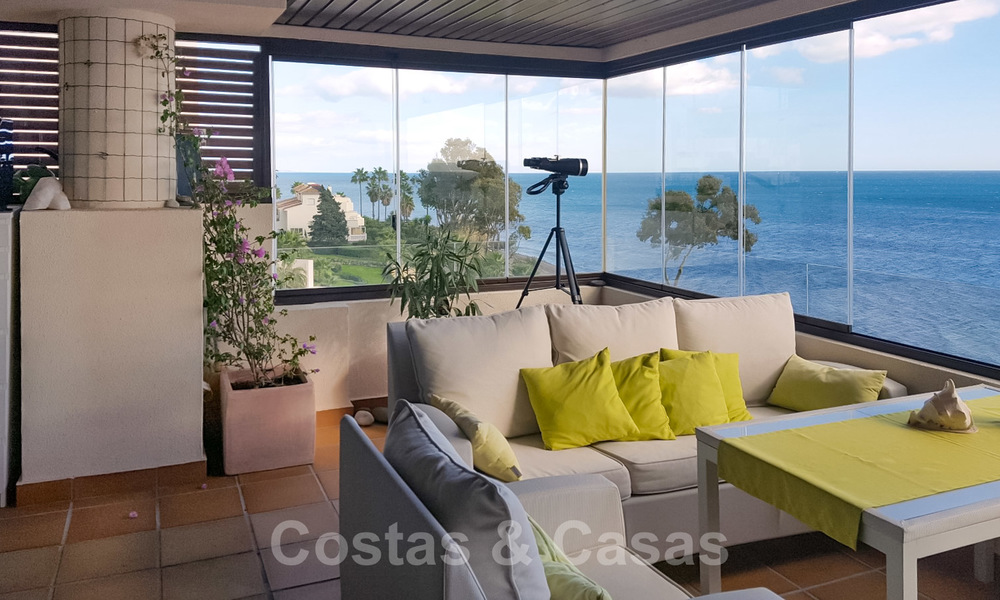 Appartement moderne à vendre en première ligne de plage avec vue splendide sur la mer entre Marbella et Estepona 25525