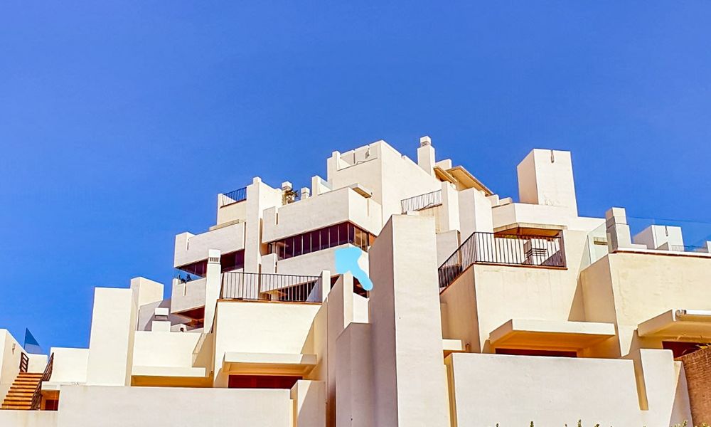 Appartement moderne à vendre en première ligne de plage avec vue splendide sur la mer entre Marbella et Estepona 25527