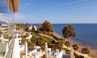 Appartement moderne à vendre en première ligne de plage avec vue splendide sur la mer entre Marbella et Estepona 25531 