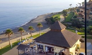 Appartement moderne à vendre en première ligne de plage avec vue splendide sur la mer entre Marbella et Estepona 25532 