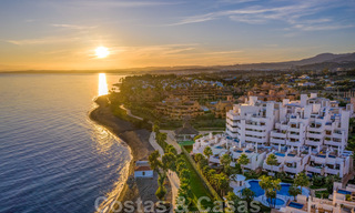 Appartement moderne à vendre en première ligne de plage avec vue splendide sur la mer entre Marbella et Estepona 25537 