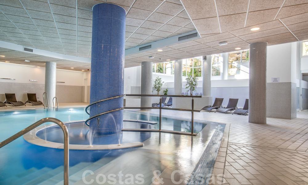 Appartement moderne à vendre en première ligne de plage avec vue splendide sur la mer entre Marbella et Estepona 25542
