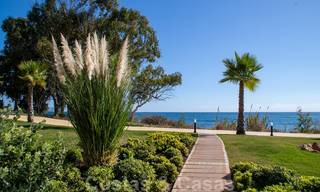 Appartement moderne à vendre en première ligne de plage avec vue splendide sur la mer entre Marbella et Estepona 25548 