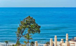Appartement moderne à vendre dans un complexe de première ligne de plage avec vue sur la mer entre Marbella et Estepona 25551 