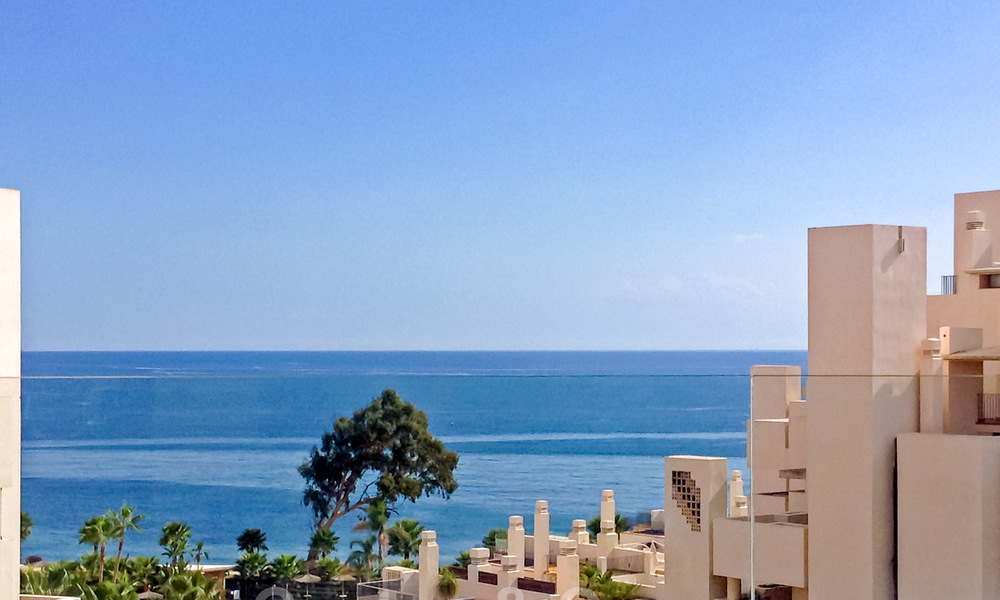 Appartement moderne à vendre dans un complexe de première ligne de plage avec vue sur la mer entre Marbella et Estepona 25552