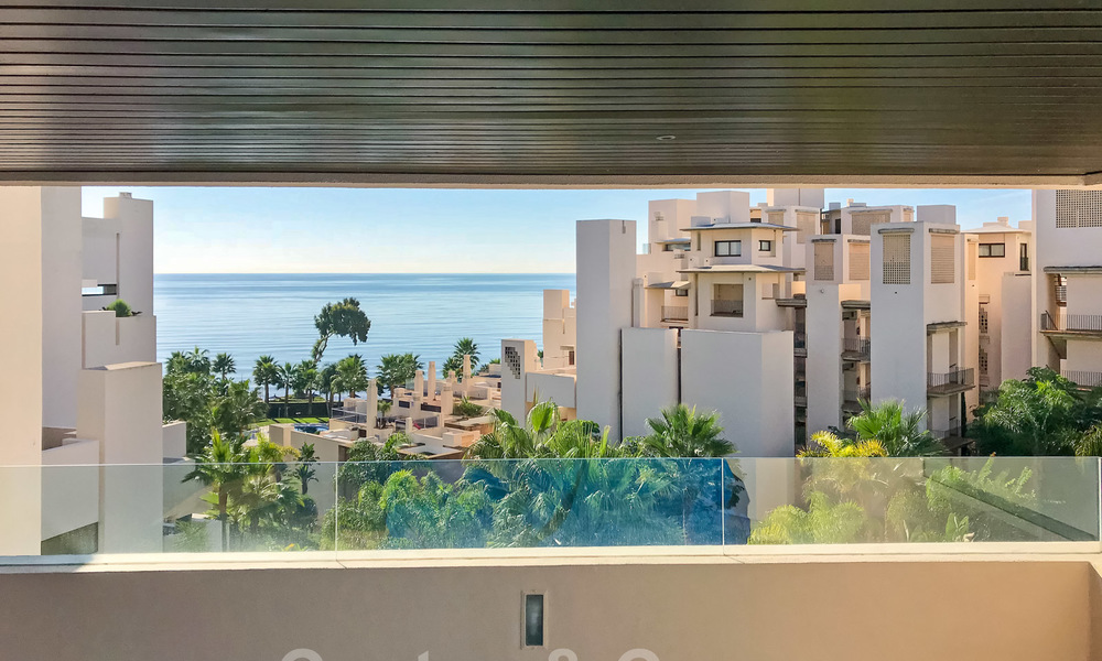Appartement moderne à vendre dans un complexe de première ligne de plage avec vue sur la mer entre Marbella et Estepona 25554