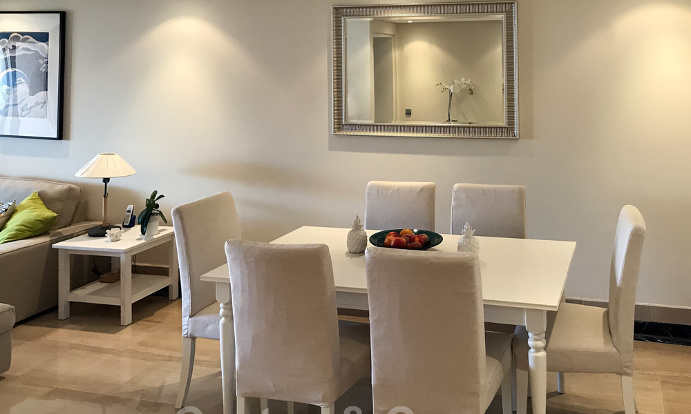 Appartement moderne à vendre dans un complexe de première ligne de plage avec vue sur la mer entre Marbella et Estepona 25561
