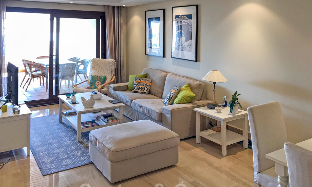 Appartement moderne à vendre dans un complexe de première ligne de plage avec vue sur la mer entre Marbella et Estepona 25562