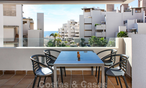 Appartement moderne à vendre dans un complexe de plage de première ligne avec vue sur la mer entre Marbella et Estepona 25611