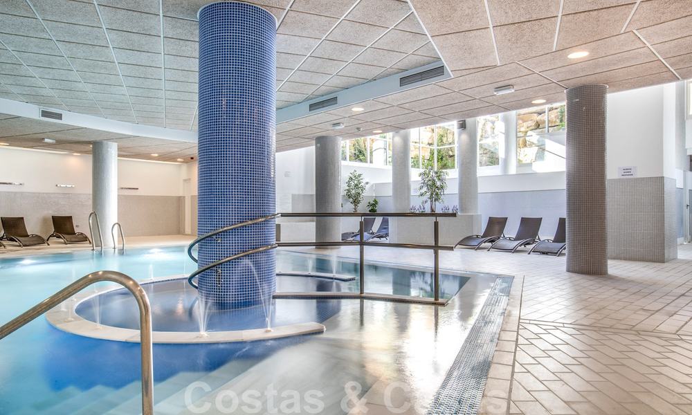 Appartement moderne à vendre dans un complexe de plage de première ligne avec vue sur la mer entre Marbella et Estepona 25624