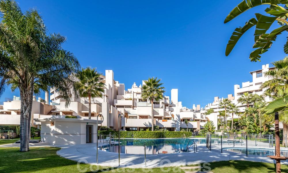 Appartement moderne à vendre dans un complexe de plage de première ligne avec vue sur la mer entre Marbella et Estepona 25626