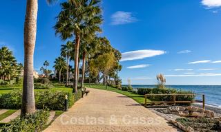 Appartement moderne à vendre dans un complexe de plage de première ligne avec vue sur la mer entre Marbella et Estepona 25627 