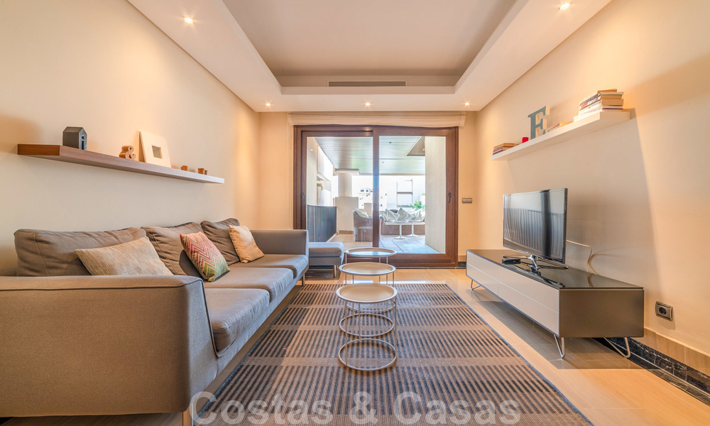 Appartement moderne à vendre dans un complexe de plage de première ligne avec vue sur la mer entre Marbella et Estepona 25630