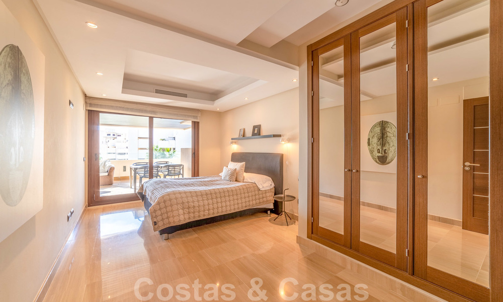 Appartement moderne à vendre dans un complexe de plage de première ligne avec vue sur la mer entre Marbella et Estepona 25637