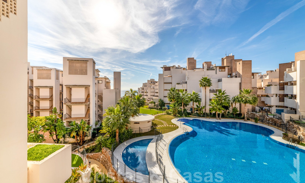 Appartement moderne à vendre dans un complexe de plage de première ligne avec vue sur la mer entre Marbella et Estepona 25641