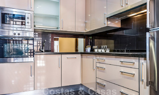 Appartement moderne avec jardin à vendre dans un complexe de plage de première ligne avec piscine privée entre Marbella et Estepona 25649 