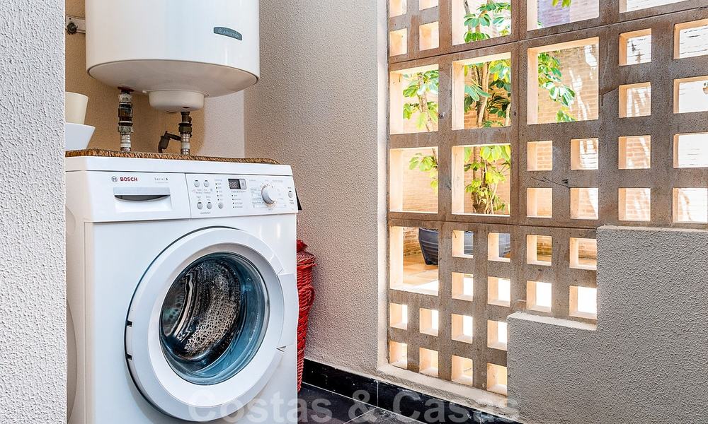 Appartement moderne avec jardin à vendre dans un complexe de plage de première ligne avec piscine privée entre Marbella et Estepona 25652