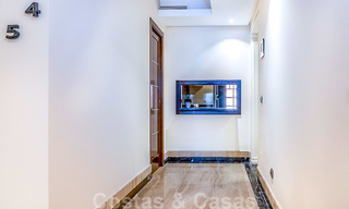 Appartement moderne avec jardin à vendre dans un complexe de plage de première ligne avec piscine privée entre Marbella et Estepona 25657 