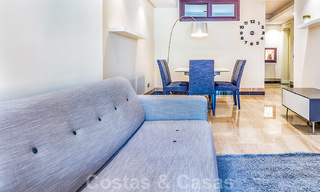 Appartement moderne avec jardin à vendre dans un complexe de plage de première ligne avec piscine privée entre Marbella et Estepona 25660 