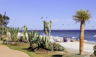 Appartements de luxe en première ligne de plage à vendre, Marbella - Estepona, Costa del Sol 13764 
