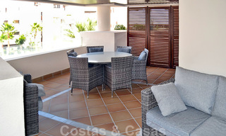Appartement moderne à vendre dans un complexe de première ligne de plage avec vue sur la mer, entre Marbella et Estepona 25724 