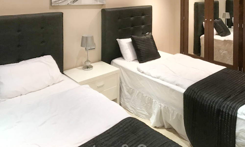 Appartement moderne à vendre dans un complexe de première ligne de plage avec vue sur la mer, entre Marbella et Estepona 25731