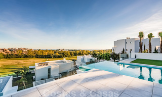 Nouvelle villa contemporaine de luxe impressionnante à vendre avec vue imprenable sur le golf et la mer à Marbella - Benahavis 25788 