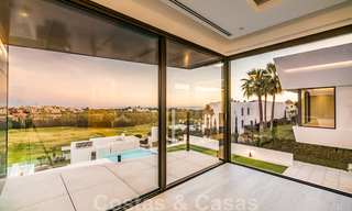 Nouvelle villa contemporaine de luxe impressionnante à vendre avec vue imprenable sur le golf et la mer à Marbella - Benahavis 25792 