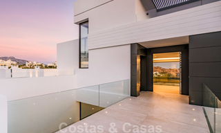 Nouvelle villa contemporaine de luxe impressionnante à vendre avec vue imprenable sur le golf et la mer à Marbella - Benahavis 25793 
