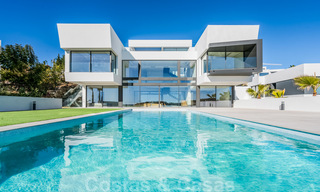 Nouvelle villa contemporaine de luxe impressionnante à vendre avec vue imprenable sur le golf et la mer à Marbella - Benahavis 25795 
