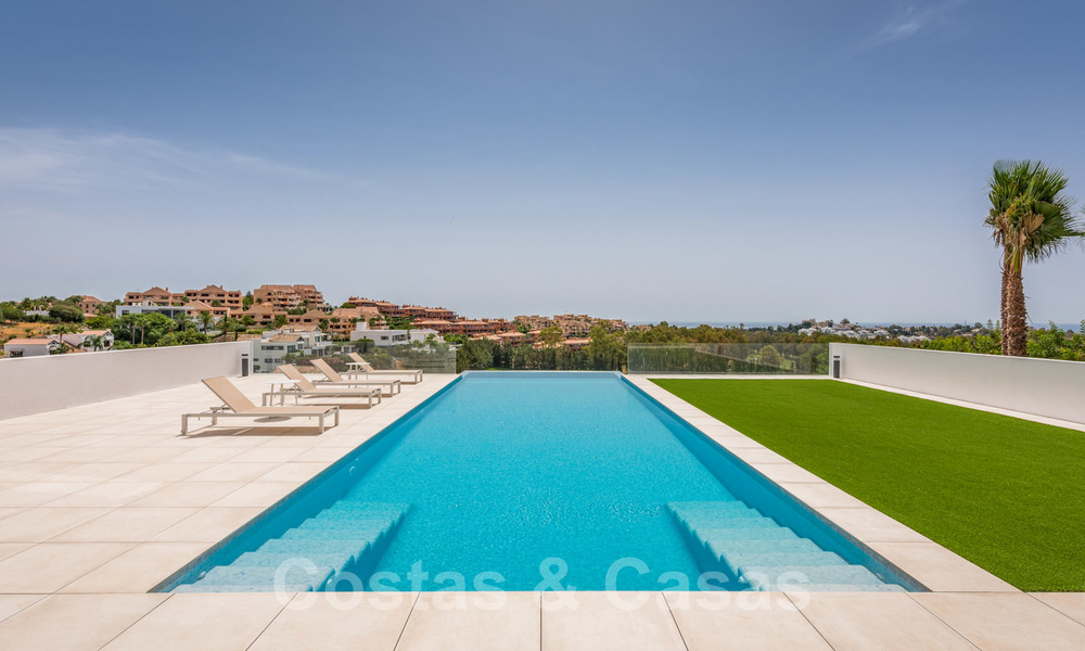 Nouvelle villa contemporaine de luxe impressionnante à vendre avec vue imprenable sur le golf et la mer à Marbella - Benahavis 25798