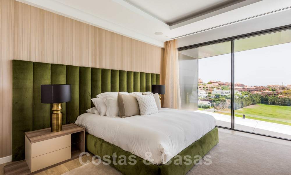 Nouvelle villa contemporaine de luxe impressionnante à vendre avec vue imprenable sur le golf et la mer à Marbella - Benahavis 25801
