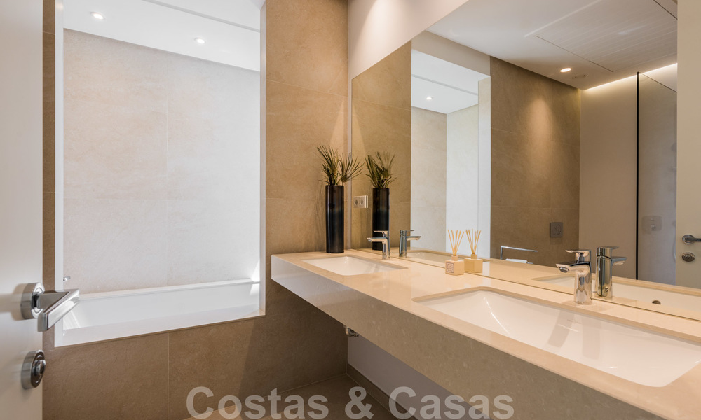 Nouvelle villa contemporaine de luxe impressionnante à vendre avec vue imprenable sur le golf et la mer à Marbella - Benahavis 25803