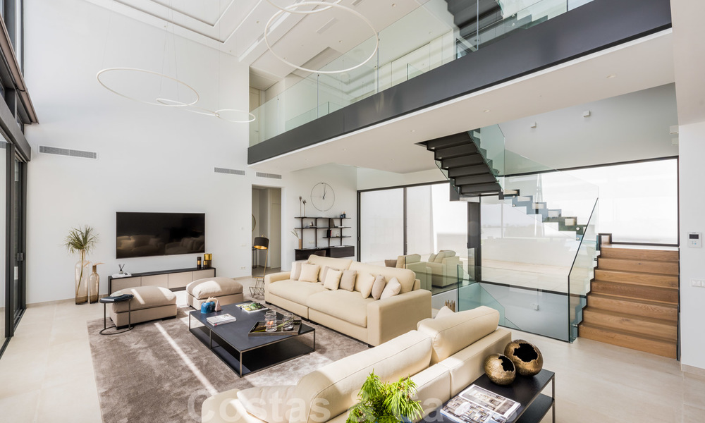 Nouvelle villa contemporaine de luxe impressionnante à vendre avec vue imprenable sur le golf et la mer à Marbella - Benahavis 25809