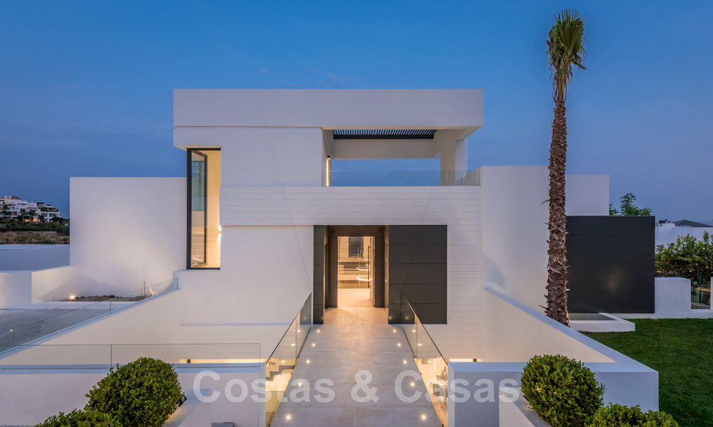 Nouvelle villa contemporaine de luxe impressionnante à vendre avec vue imprenable sur le golf et la mer à Marbella - Benahavis 25811