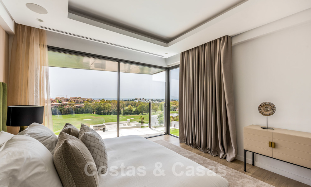 Nouvelle villa contemporaine de luxe impressionnante à vendre avec vue imprenable sur le golf et la mer à Marbella - Benahavis 25815
