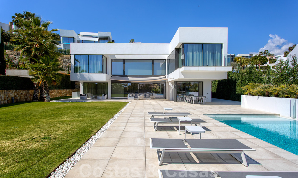 Prêt à emménager, nouvelle villa moderne de luxe à vendre, située directement sur le terrain de golf de Marbella - Benahavis 35397