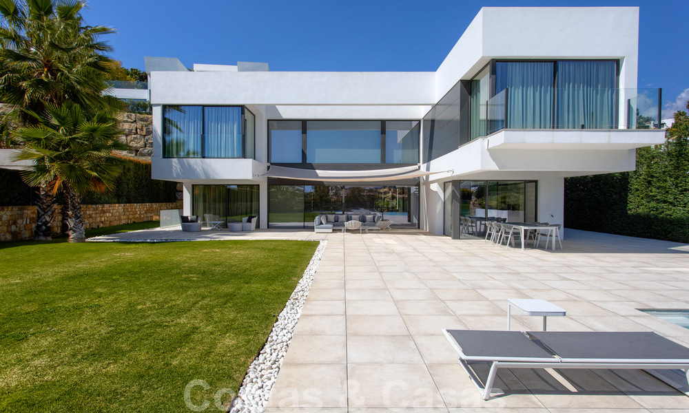 Prêt à emménager, nouvelle villa moderne de luxe à vendre, située directement sur le terrain de golf de Marbella - Benahavis 35399