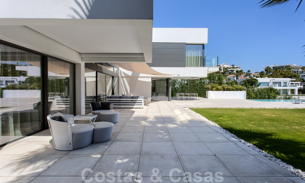 Prêt à emménager, nouvelle villa moderne de luxe à vendre, située directement sur le terrain de golf de Marbella - Benahavis 35402