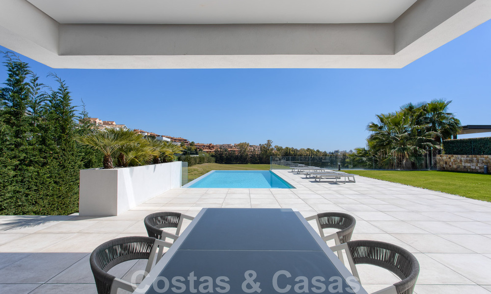 Prêt à emménager, nouvelle villa moderne de luxe à vendre, située directement sur le terrain de golf de Marbella - Benahavis 35403