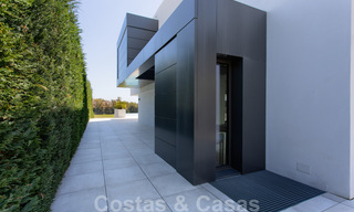 Prêt à emménager, nouvelle villa moderne de luxe à vendre, située directement sur le terrain de golf de Marbella - Benahavis 35406 