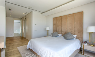 Prêt à emménager, nouvelle villa moderne de luxe à vendre, située directement sur le terrain de golf de Marbella - Benahavis 35412 