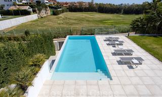 Prêt à emménager, nouvelle villa moderne de luxe à vendre, située directement sur le terrain de golf de Marbella - Benahavis 35426 