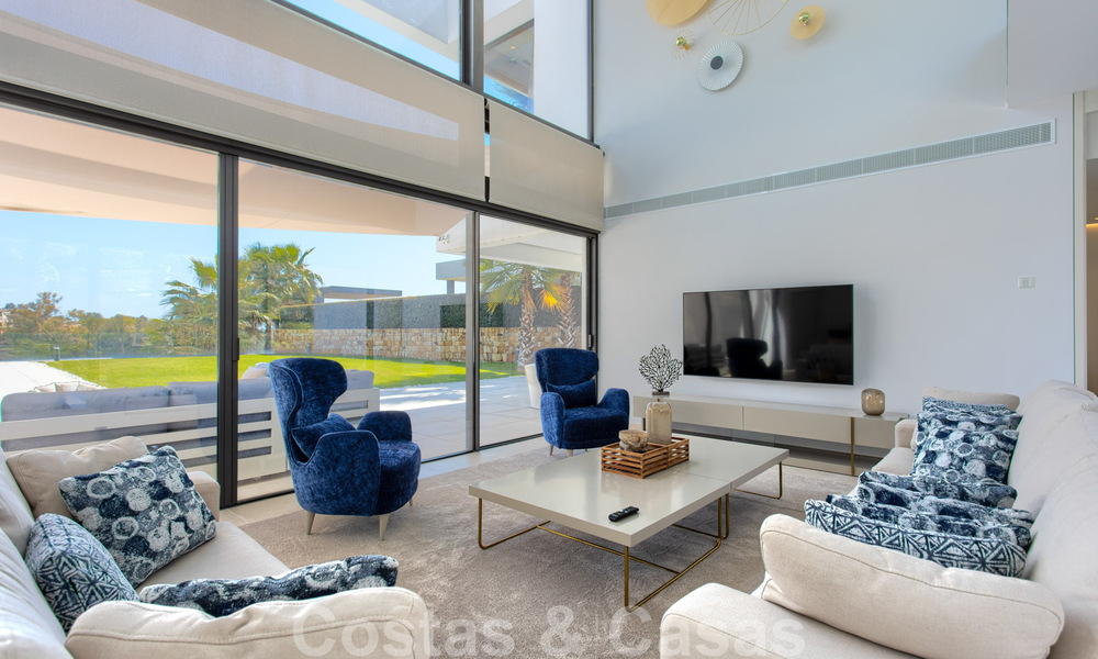 Prêt à emménager, nouvelle villa moderne de luxe à vendre, située directement sur le terrain de golf de Marbella - Benahavis 35432