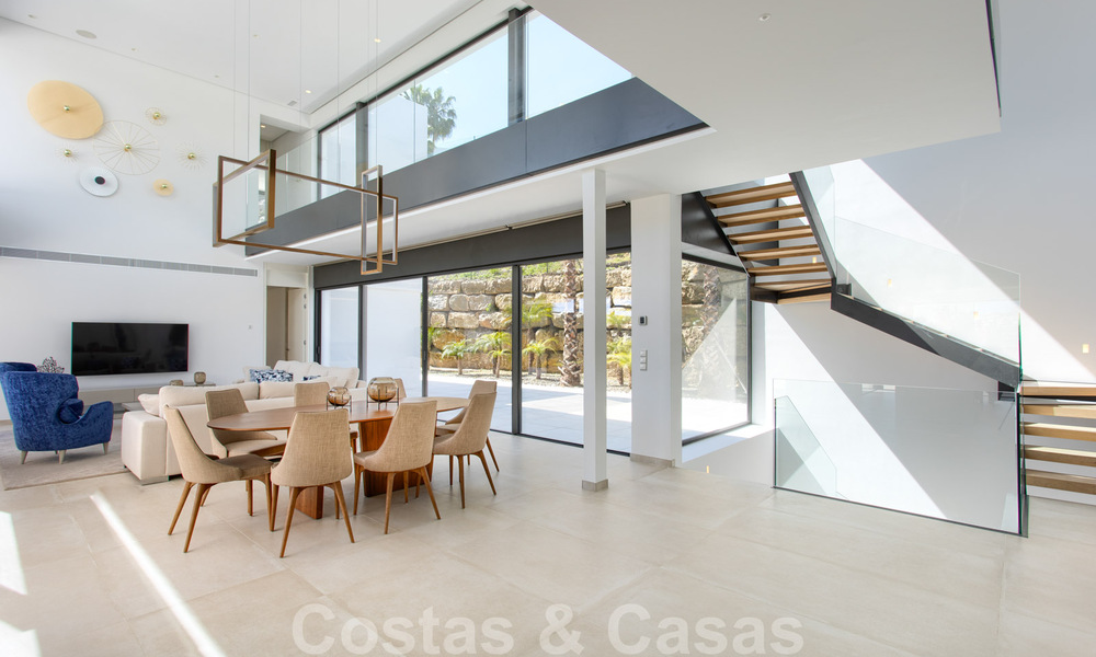Prêt à emménager, nouvelle villa moderne de luxe à vendre, située directement sur le terrain de golf de Marbella - Benahavis 35435