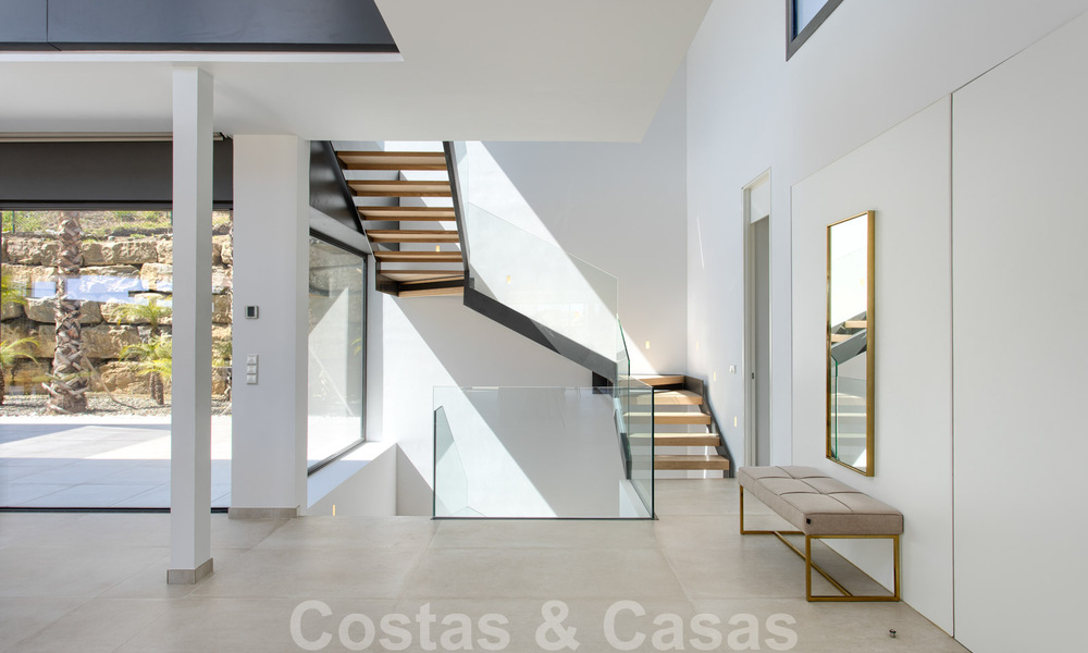 Prêt à emménager, nouvelle villa moderne de luxe à vendre, située directement sur le terrain de golf de Marbella - Benahavis 35436