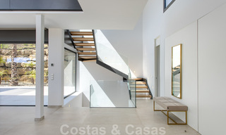 Prêt à emménager, nouvelle villa moderne de luxe à vendre, située directement sur le terrain de golf de Marbella - Benahavis 35436 