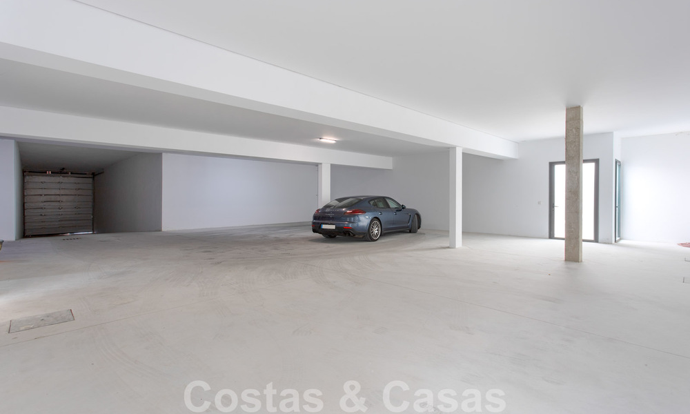 Prêt à emménager, nouvelle villa moderne de luxe à vendre, située directement sur le terrain de golf de Marbella - Benahavis 35439