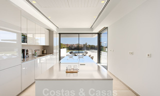 Prêt à emménager, nouvelle villa moderne de luxe à vendre, située directement sur le terrain de golf de Marbella - Benahavis 35442 