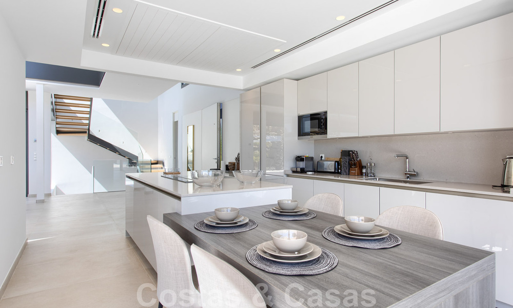 Prêt à emménager, nouvelle villa moderne de luxe à vendre, située directement sur le terrain de golf de Marbella - Benahavis 35444
